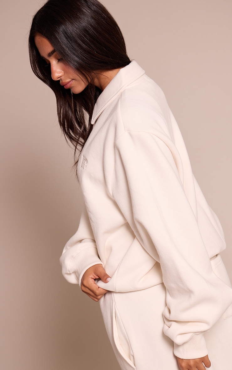 Petite Cream Prettylittlething Polo Sweatshirt image 2