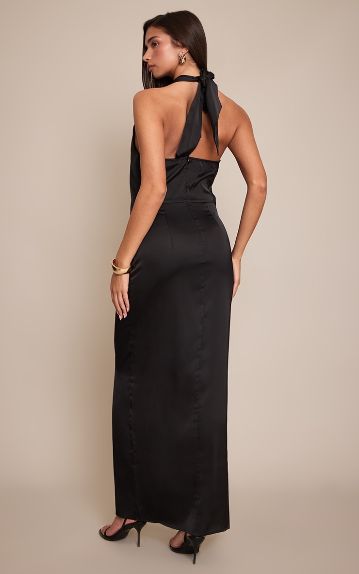 Robe longue satinée noire à col en V et détail noué image 2