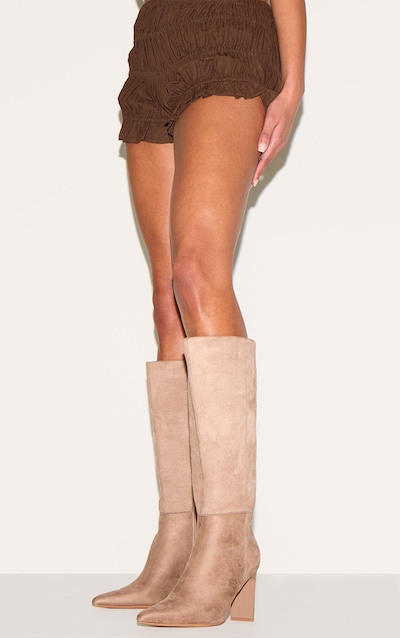 Bottes hautes pointues en suédine gris champignon à talon carré fin haut