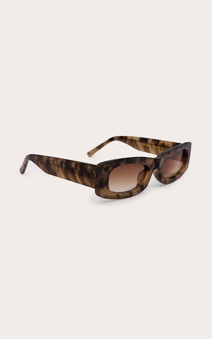 A. KJÆRBEDE Lunettes de soleil carrées à monture en écailles image 3