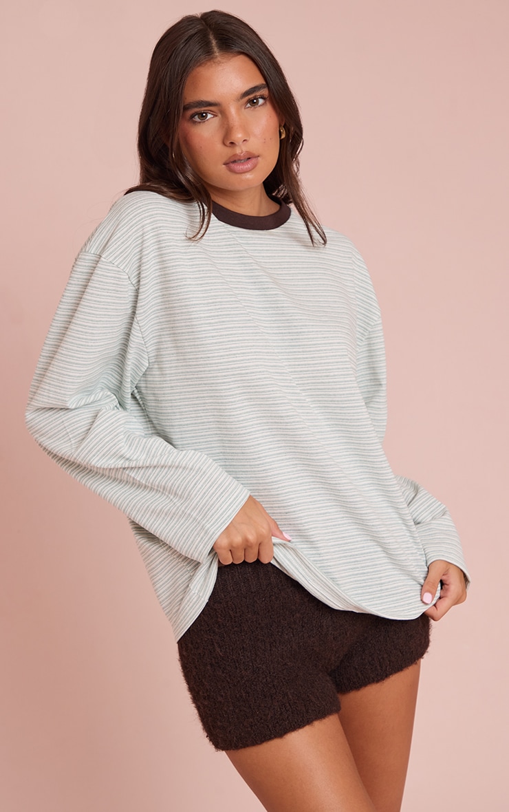 T-shirt en coton vert sauge rayé à épaules carrées et manches longues image 3