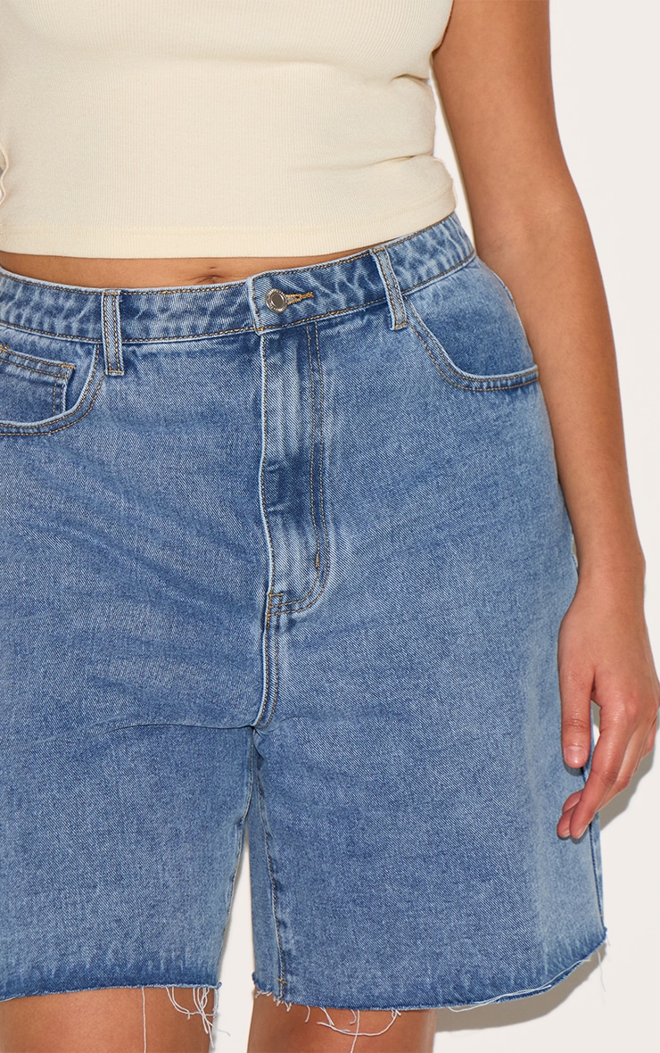 Plus Mid Blue Wash Boyfriend Denim Short image 5