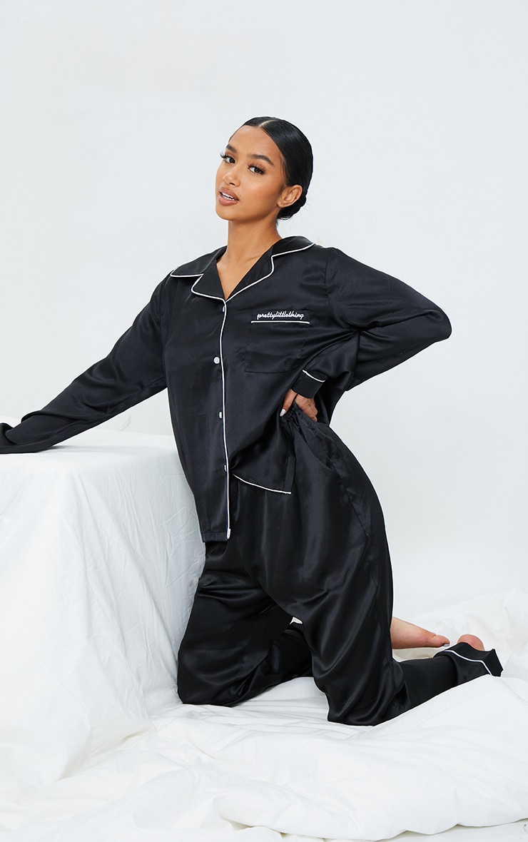 PRETTYLITTLETHING Petite Black Contrast Piping Satin Long PJ Set image 3