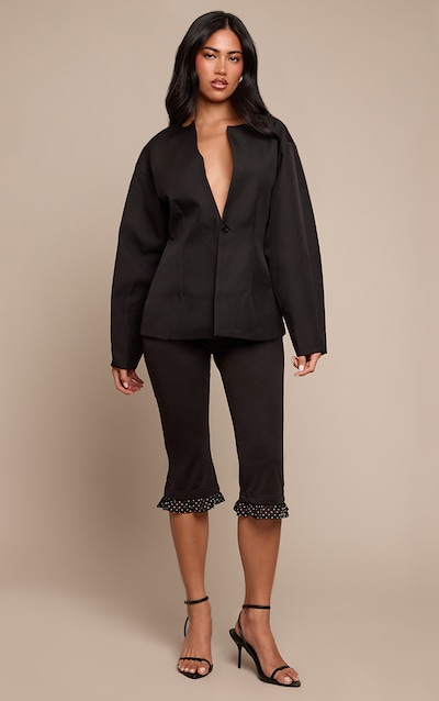 Pantalon capri tissé noir à ourlet volantés à pois