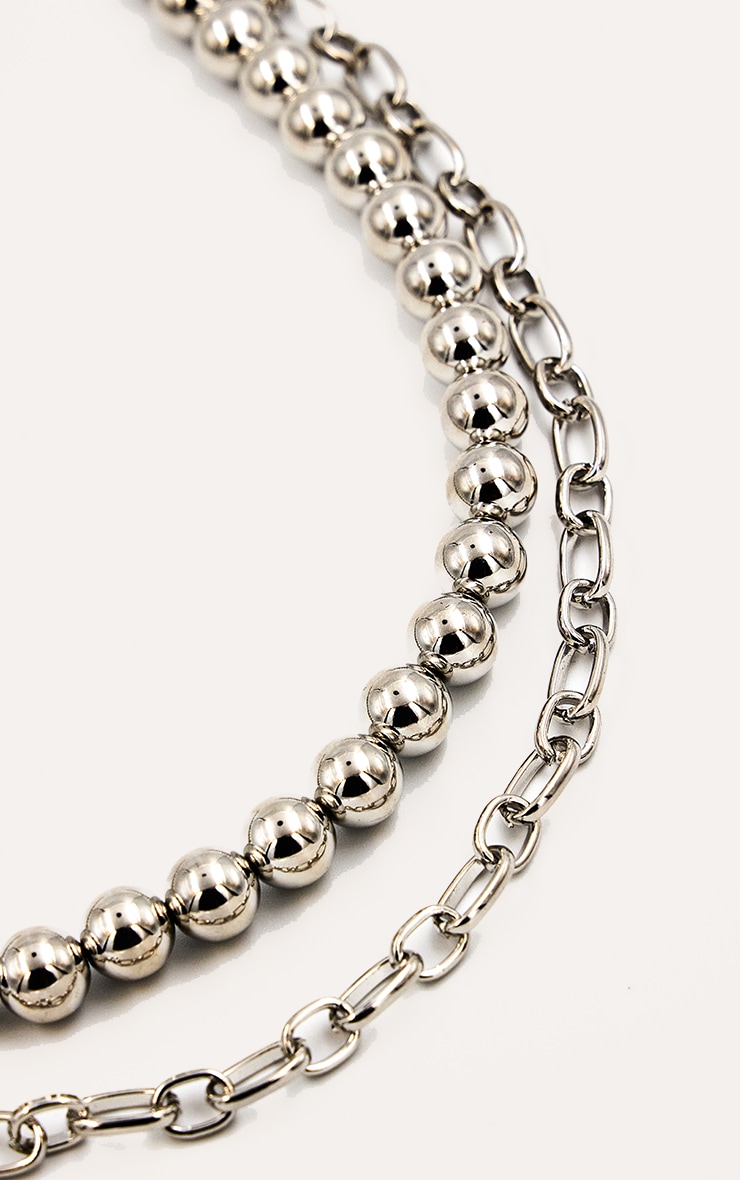 Collier superposé argenté à perles image 3