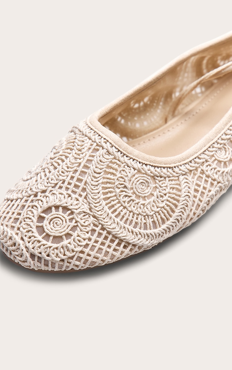 Ballerines rondes en dentelle crème à brides lacées image 5