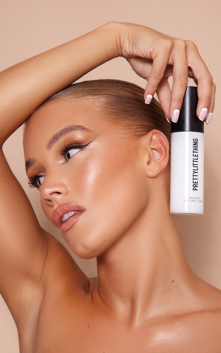 PRETTYLITTLETHING Brume visage pour un fini brillant image 2