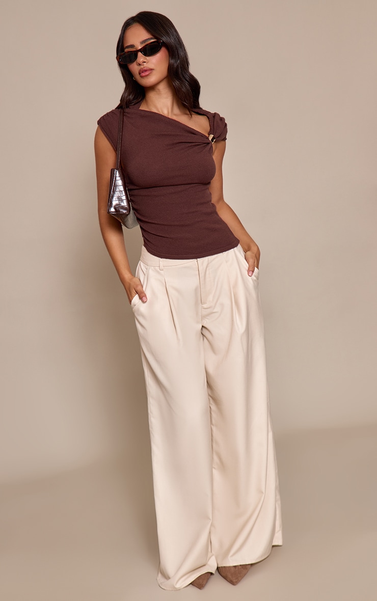 Petite Top asymétrique en maille tricot chocolat à empiècement image 3