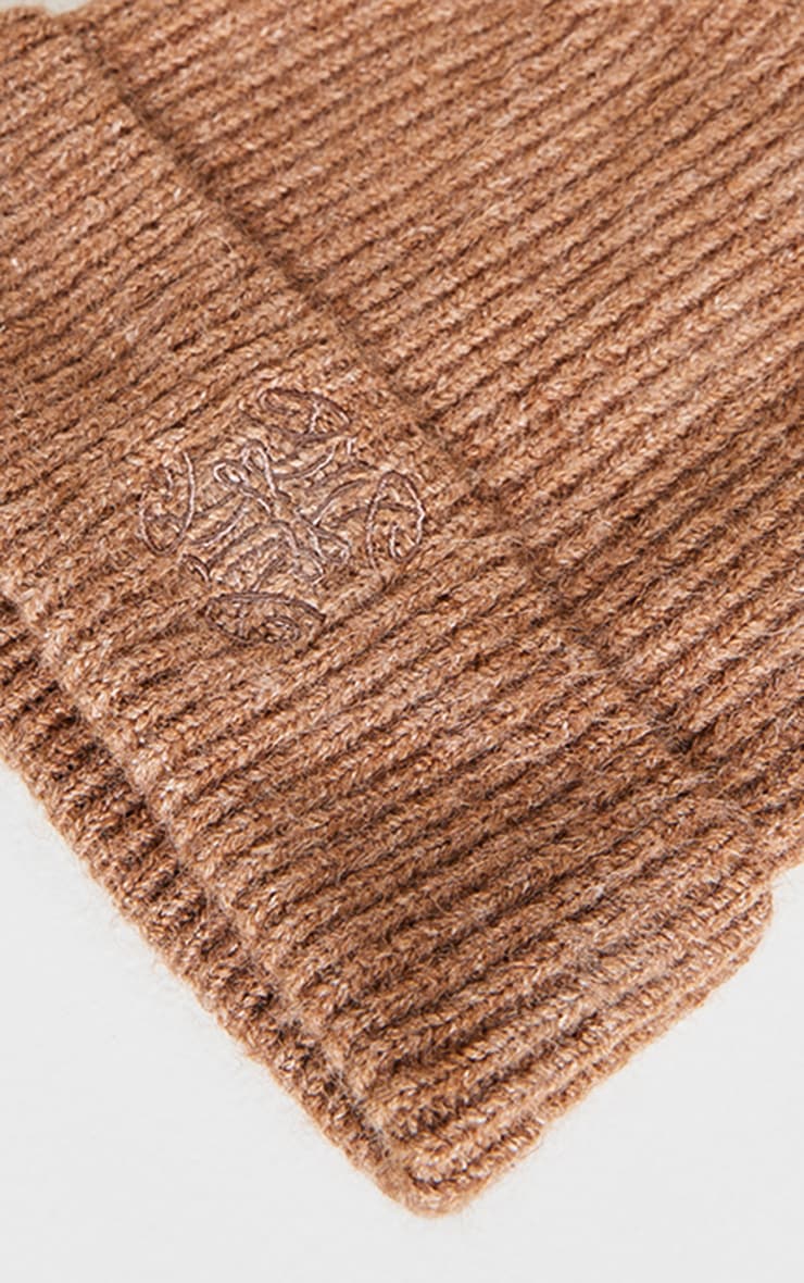 PRETTYLITTLETHING Bonnet en maille tricot côtelée cappuccino à logo image 3