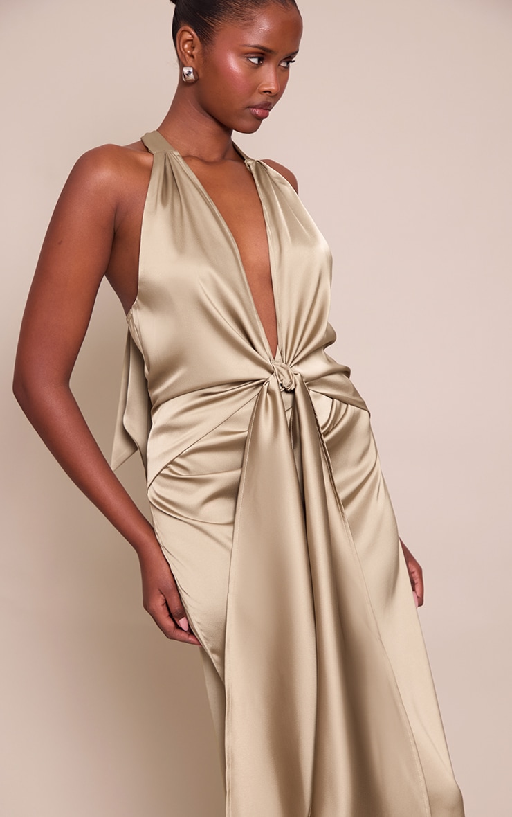 Robe droite satinée vert olive à découpe goutte d'eau image 4