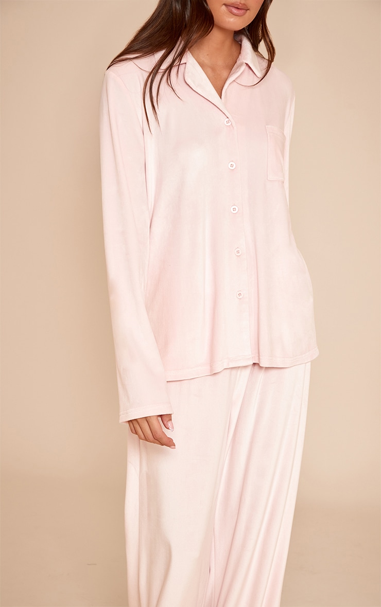 Ensemble de pyjama doux rose à lisérés contrastants image 4