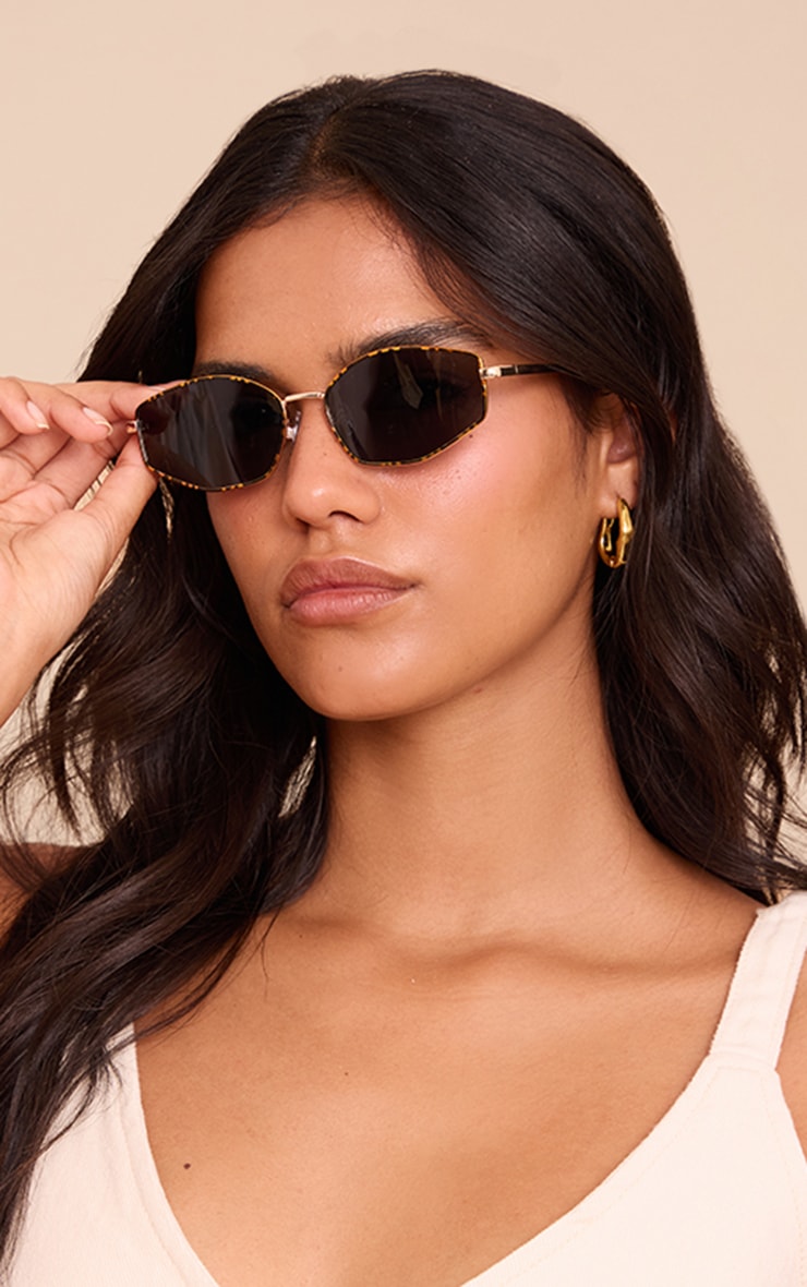 Tortoiseshell Classic Textured Round Sunglasses image 1