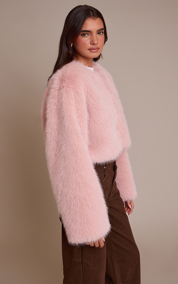 Manteau court en fausse fourrure rose clair image 4