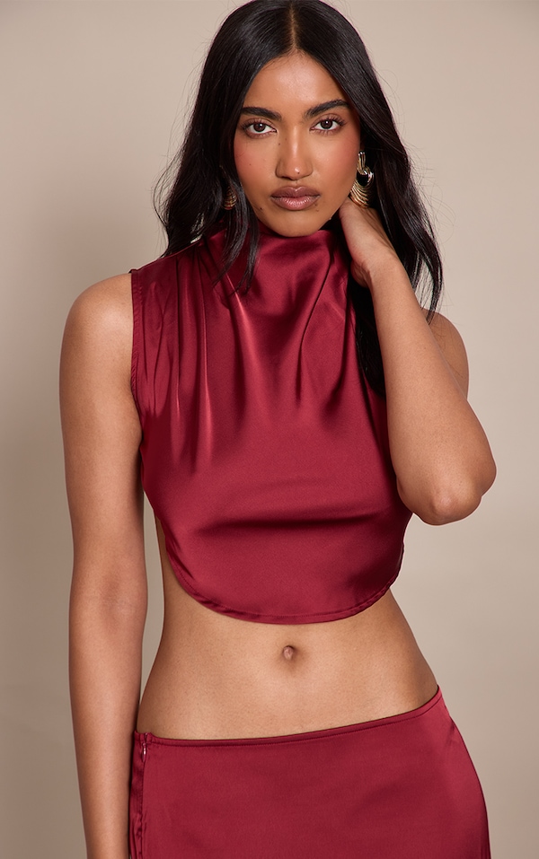 Crop top satiné bordeaux noué dans le dos à col bénitier ras