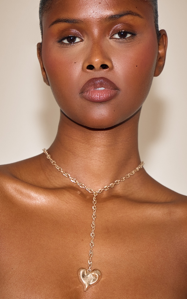 Collier lariat doré à pendentif texturé brossé en forme de coeur