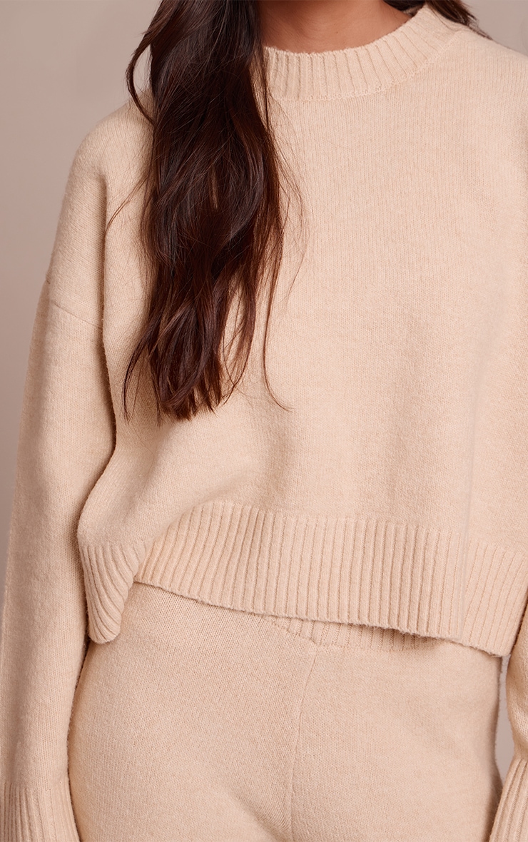 Pull court en maille tricot beige chiné à col ras image 4