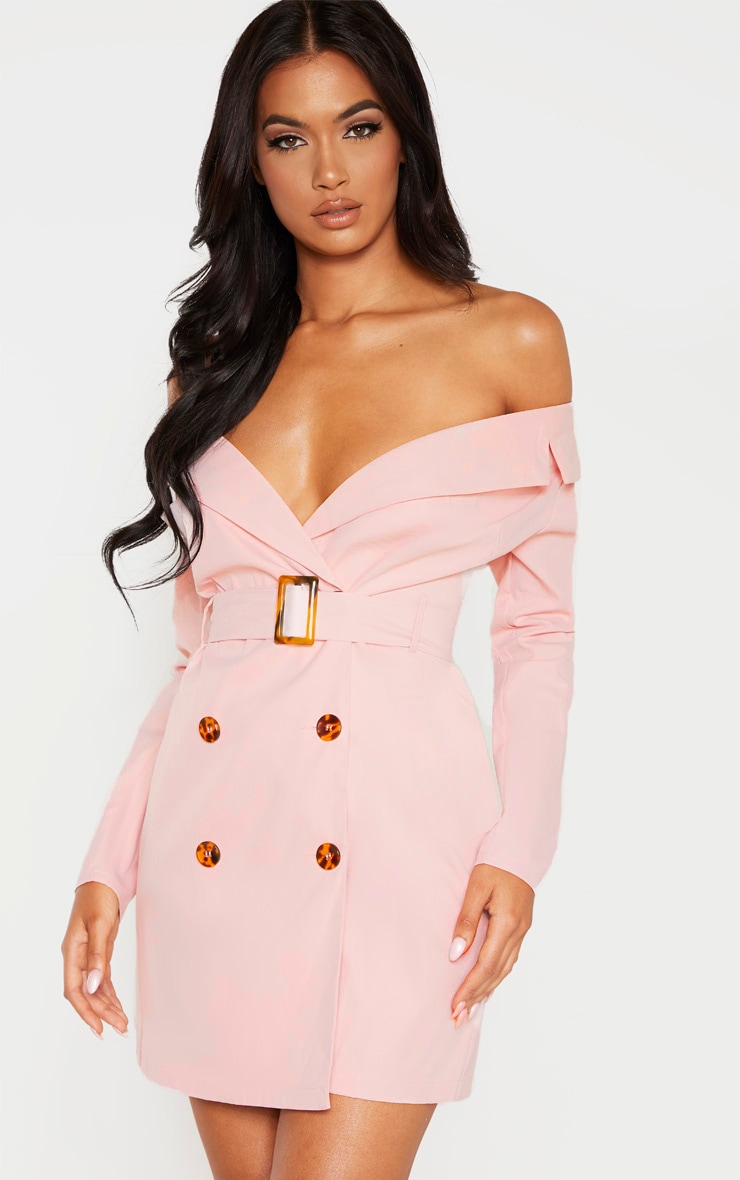 Robe blazer rose cendré ceinturée à col bateau et boutons écaille de tortue