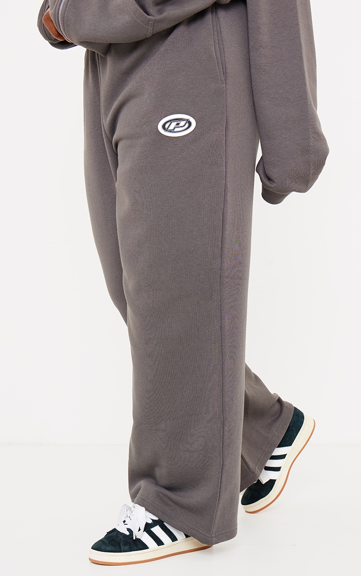 PRETTYLITTLETHING Plus Charcoal Grey Logo Badge Wide Leg Sweatpants image 2