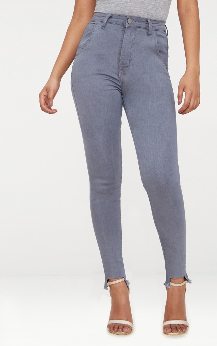 Petite Grey Wash Raw Egde Jeans Petite PrettyLittleThing