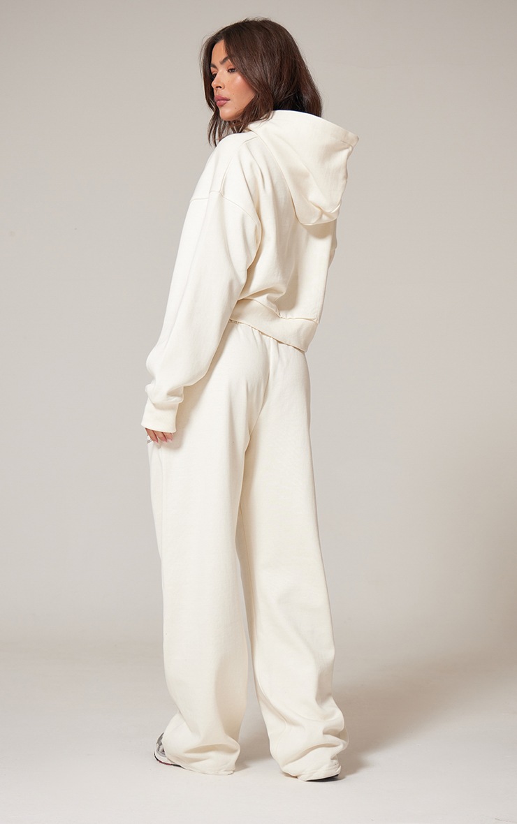 PLT Hoodie Deluxe Crème À Logo Imprimé Et Zip | Sweat | PrettyLittleThing FR