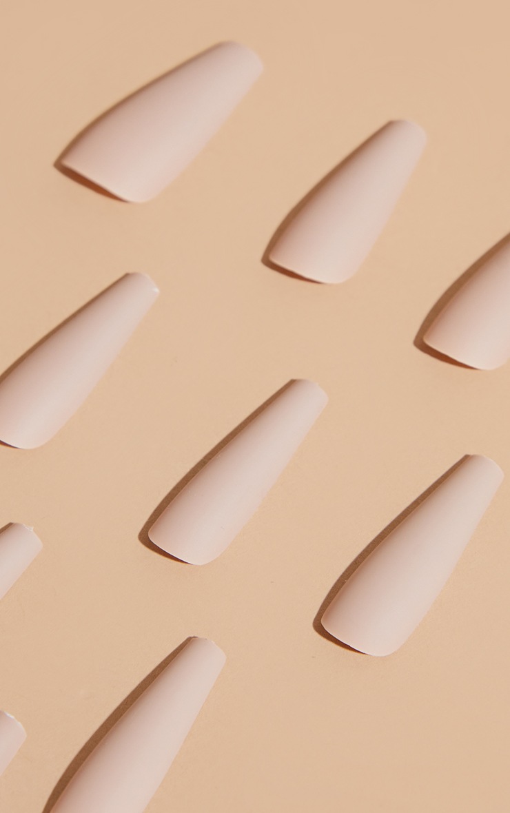 PRETTYLITTLETHING Faux-ongles nude mats image 4