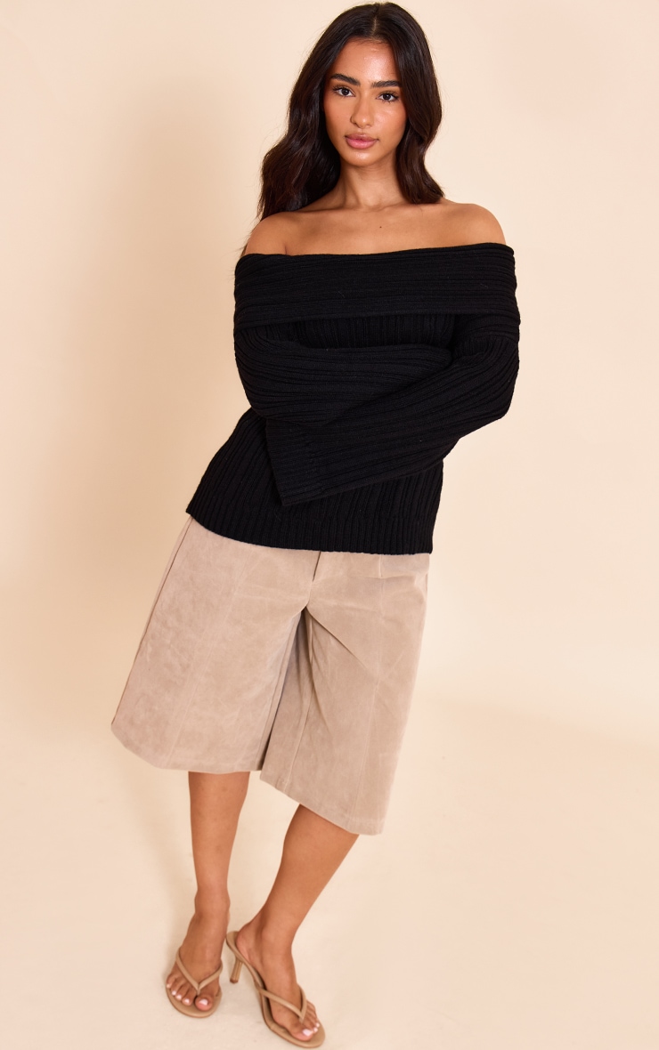 Petite Pull en maille tricot noire à épaules dénudées image 3