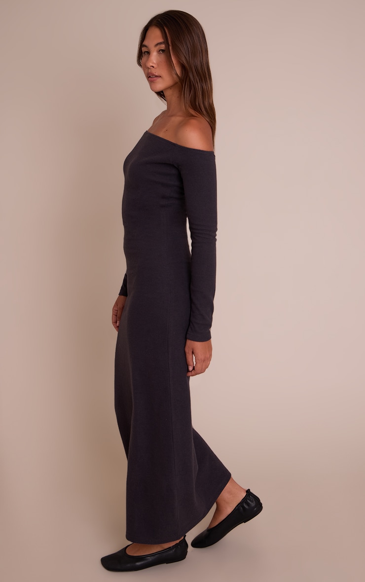 Robe longue très douce gris anthracite à col bardot et manches longues image 3