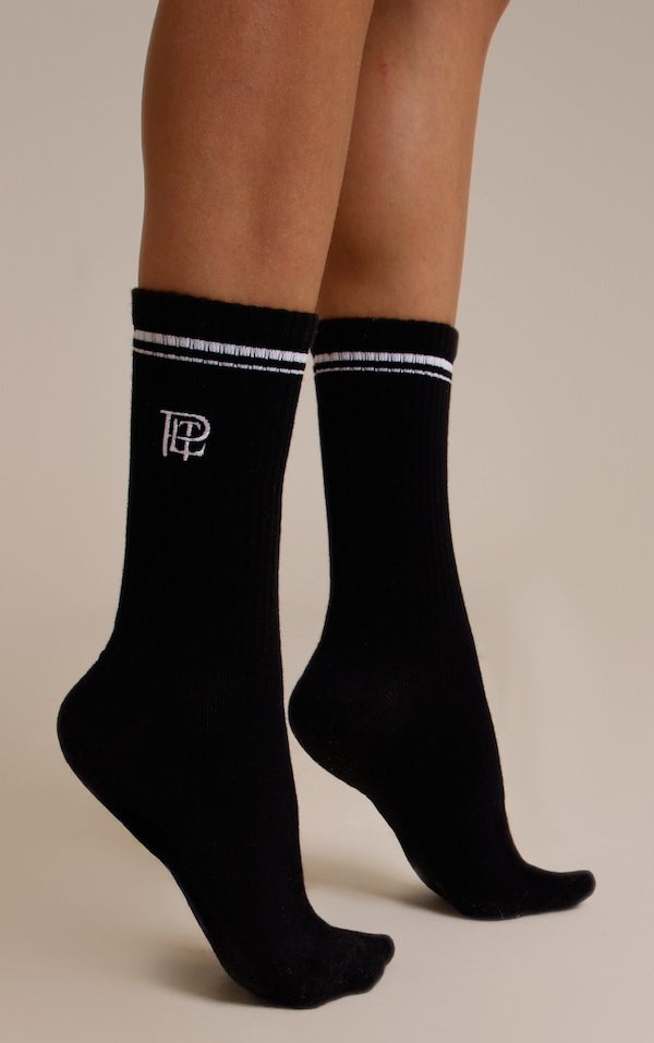 Chaussettes de sport noires brodées "PrettyLittleThing"