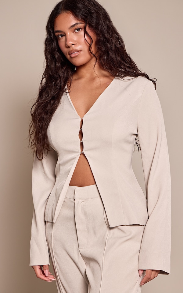 Shape Stone Hook & Eye Fitted Blazer