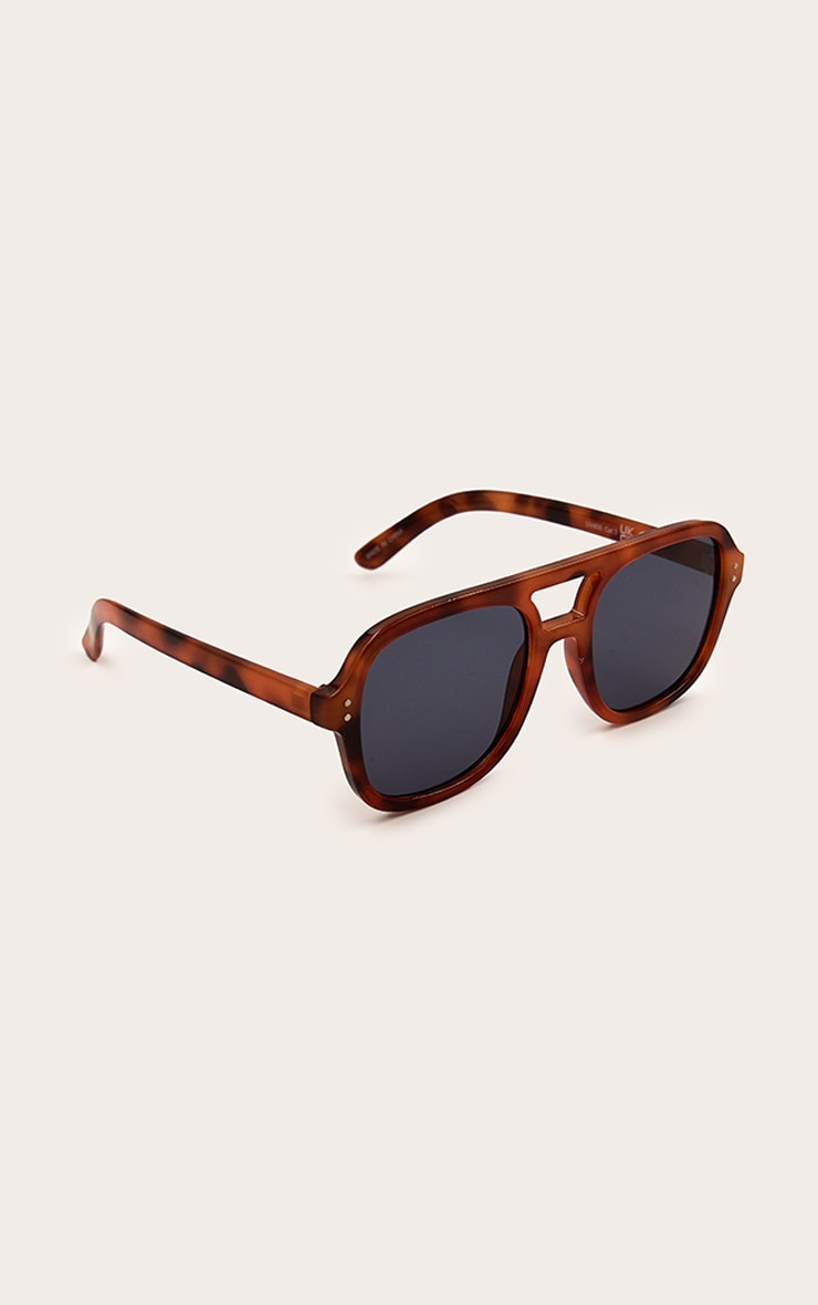 Honey Tortoiseshell Angled Dark Lens Aviator Sunglasses image 3