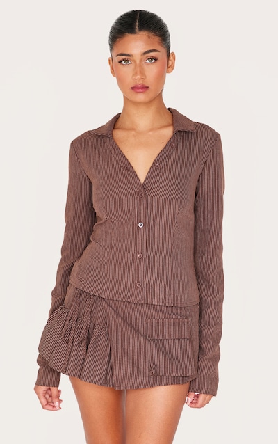 Chemise style cargo en peau de pêche marron foncé à fines rayures et manches longues