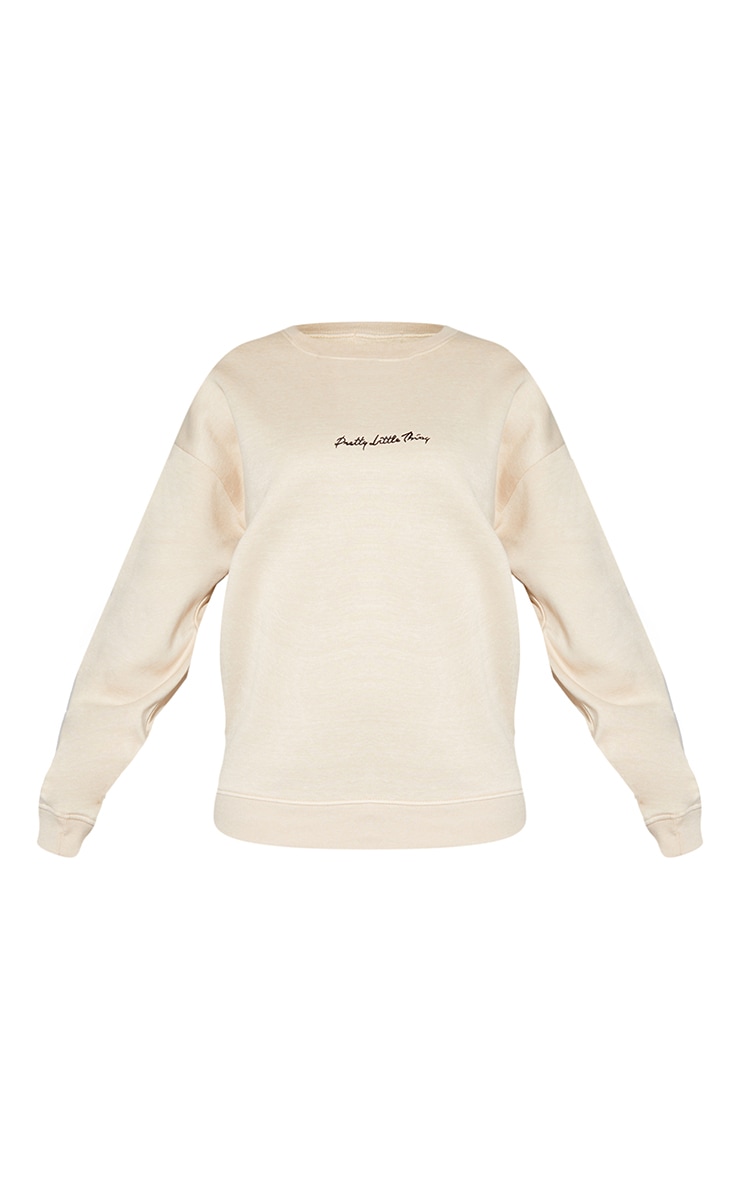 PRETTYLITTLETHING Sweat oversize sable clair détail slogan brodé image 5