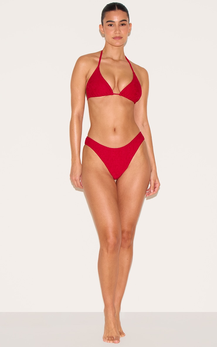 Bas de maillot de bain en dentelle rouge noué sur les côtés image 1