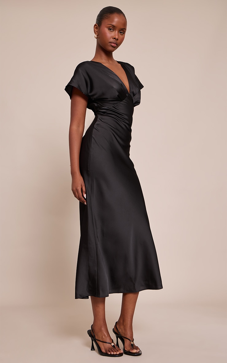 Robe mi-longue satinée noire à manches courtes image 3