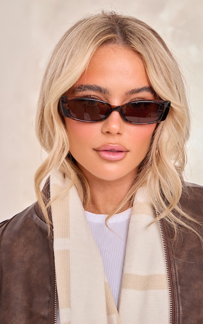 Lunettes de soleil noires en oeil de chat