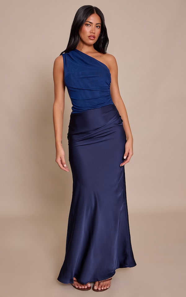 Robe longue bleu marine à épaule unique et partie satinée contrastante