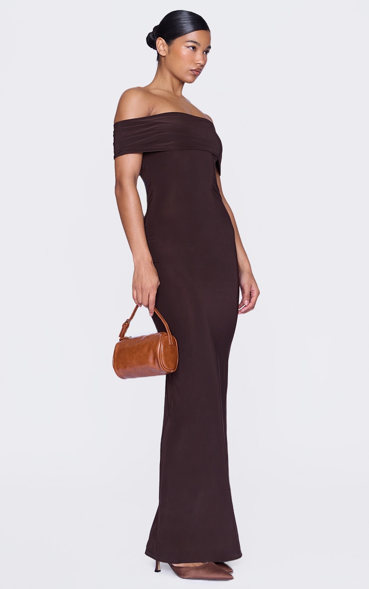 Robe longe chocolat à col bardot et dos ouvert image 3