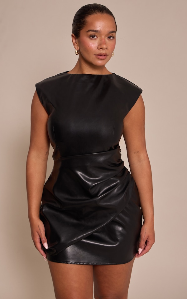 Robe courte noire en PU à empiècements froncés Shape