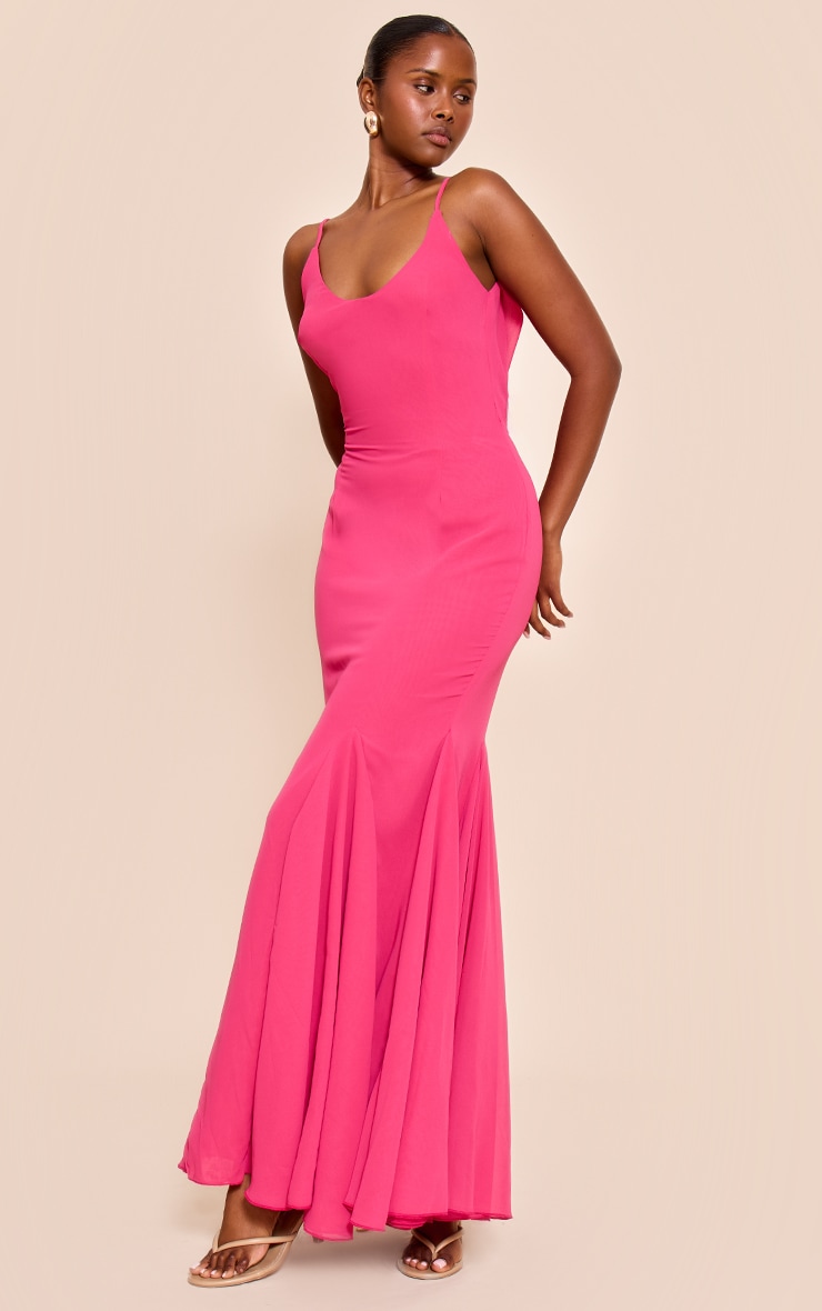 Robe longue en mousseline de soie fuchsia sans manches à col rond et dos bénitier image 3