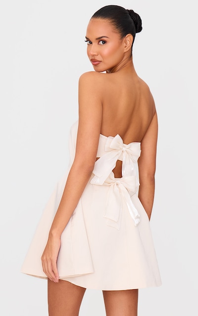 Mini robe droite crème à dos nu et noeud