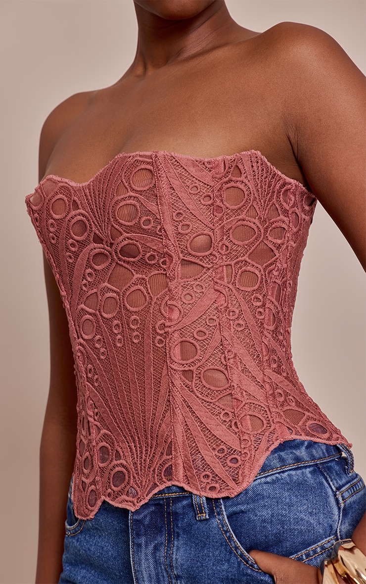 Corset en dentelle texturée vieux rose transparente fleurie image 4