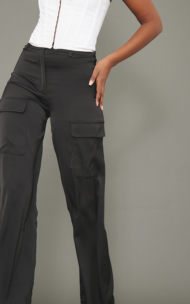 Pantalon cargo large satiné noir image 4