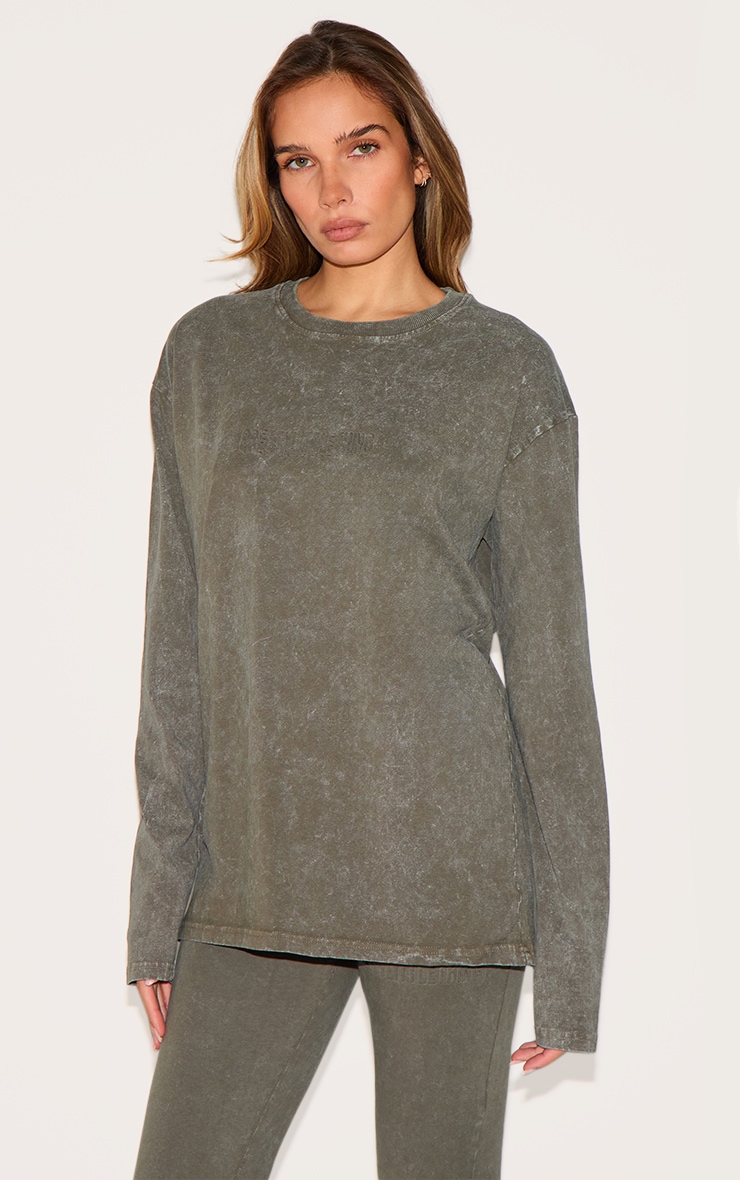 PRETTYLITTLETHING Olive Embossed Logo Washed Long Sleeve T-shirt image 1
