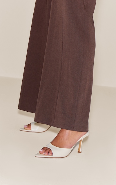 Cream Point Toe Heeled Mules