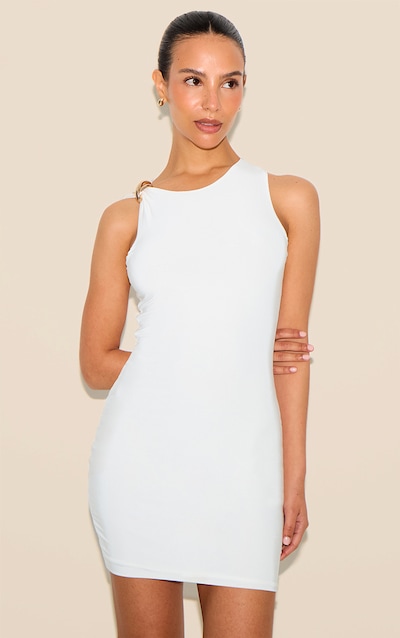 Petite Mini robe moulante blanche à empiècement doré sur la bretelle