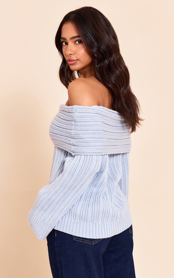 Petite Pull en maille tricot bleu ciel à épaules dénudées image 2