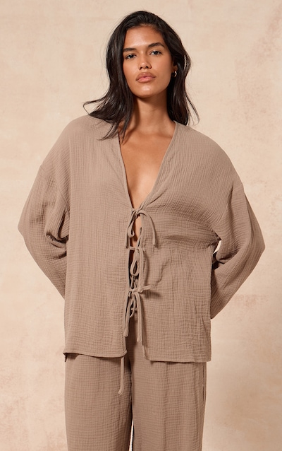 Chemise à nouer sur le devant en gaze de coton texturée couleur terre cuite.