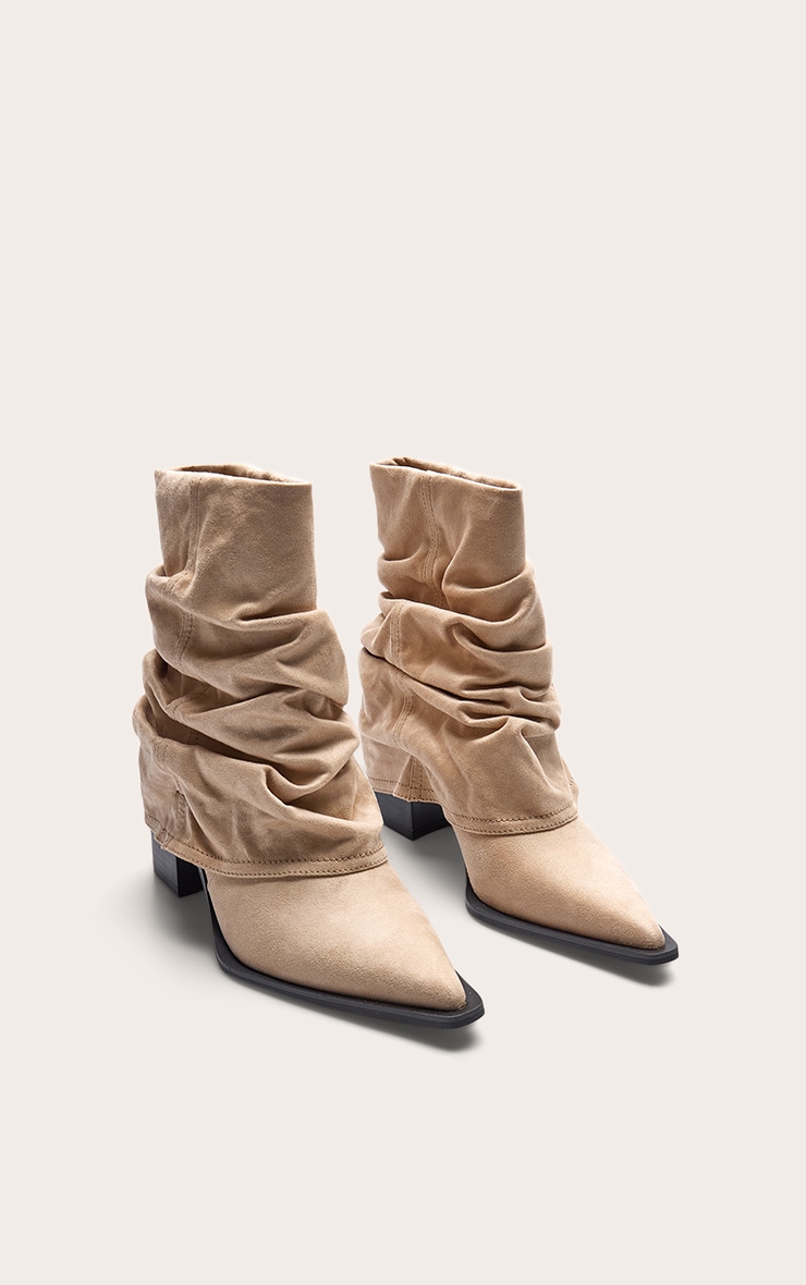 Bottines pointues amples repliées en suédine beige à talon carré image 3