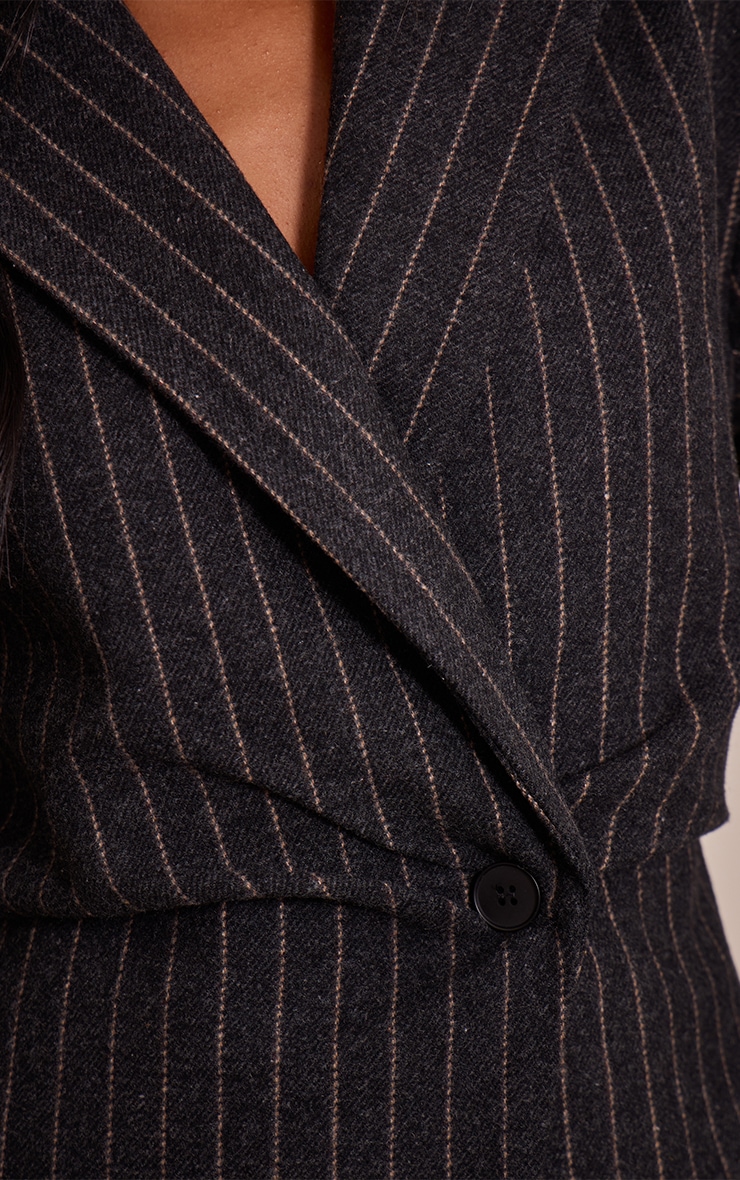 Tall Blazer brossé gris charbon à fines rayures et taille cintrée image 4
