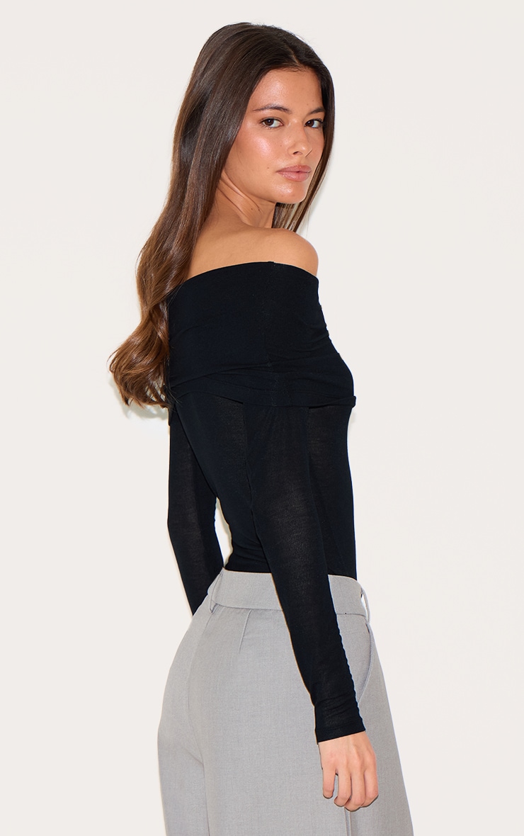 Top doux noir transparent à col bardot replié et manches longues image 2